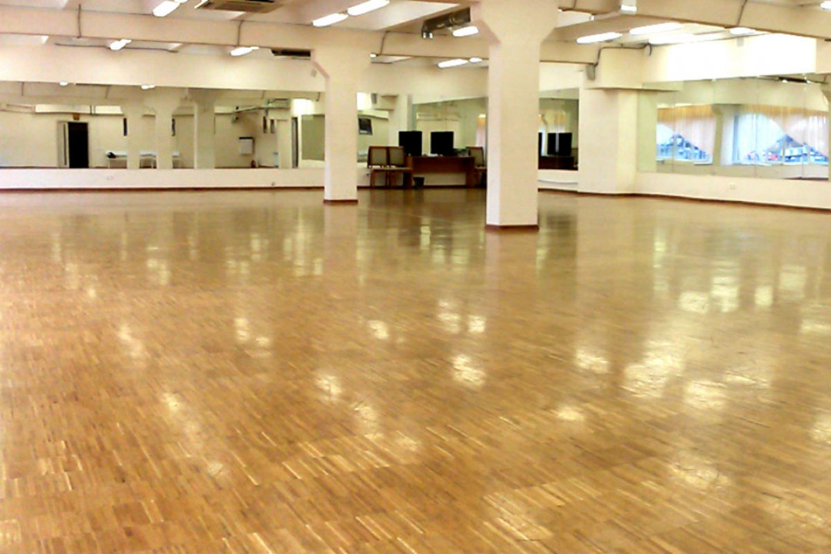 Почему танцоры выбирают танцевальные залы "Challenger Dance & Fit"?
