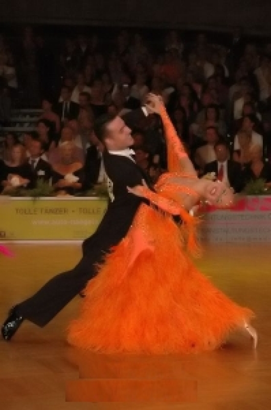 Marco Cavallaro - Joanne Clifton (фото: Dancesport.info.net)