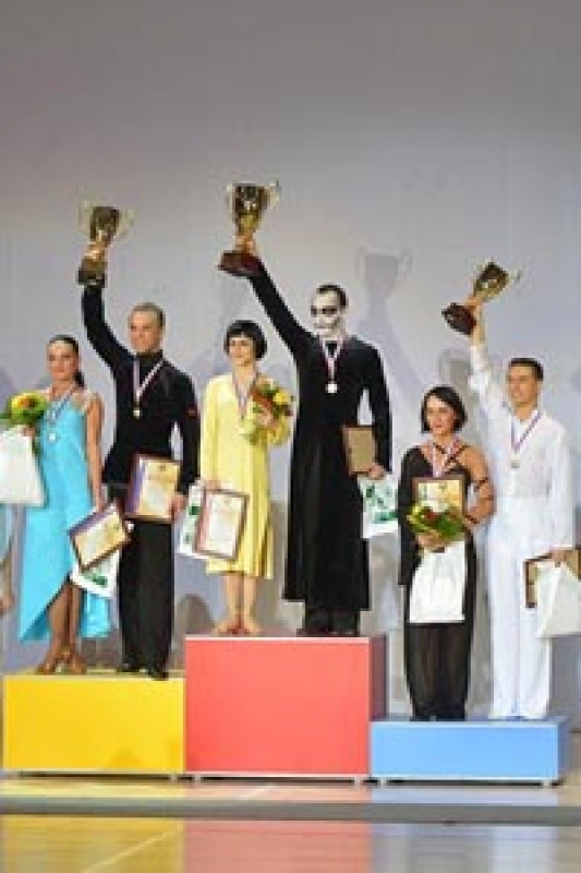 Призеры Чемпионата России по фристайлу в латиноамериканской программе (фото: www.rusdsu.ru)