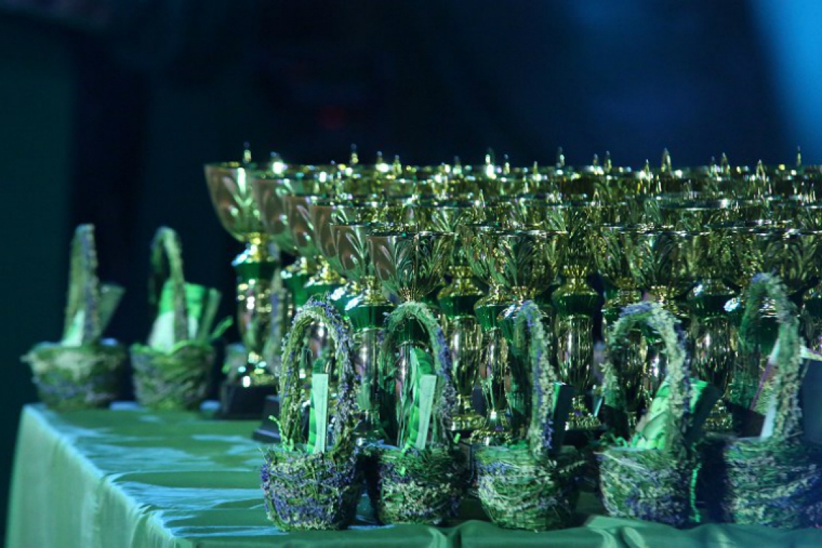 Green Velvet Cup