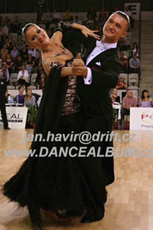 Уланов Даниил - Гоголадзе Ирина (фото с сайта www.dancealbum.cz