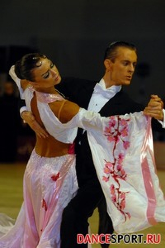 Азанов Антон - Исакович Екатерина (Фото: Джамбербаев Николай, специально для DanceSport.Ru)