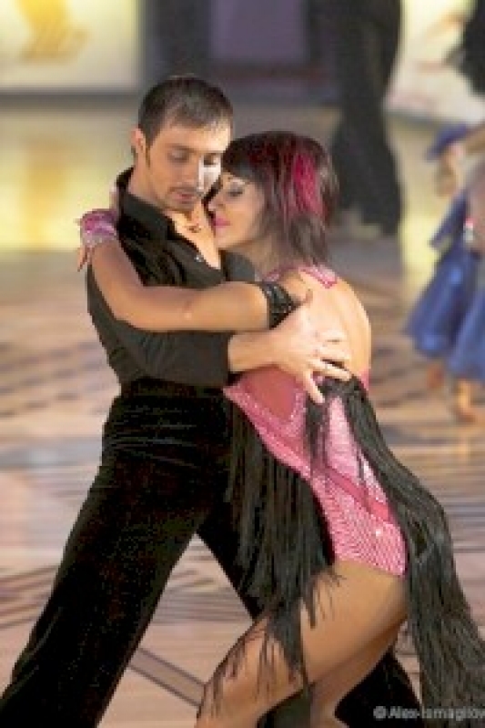 Маурицио Весково - Мелинда Торокдьёрдь (фото: Alex Ismagilov специально для DanceSport.Ru)