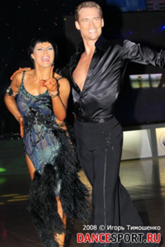Бущик Андрей и Бушуева Валерия (фото: Игорь Тимошенко, специально для DanceSport.Ru)