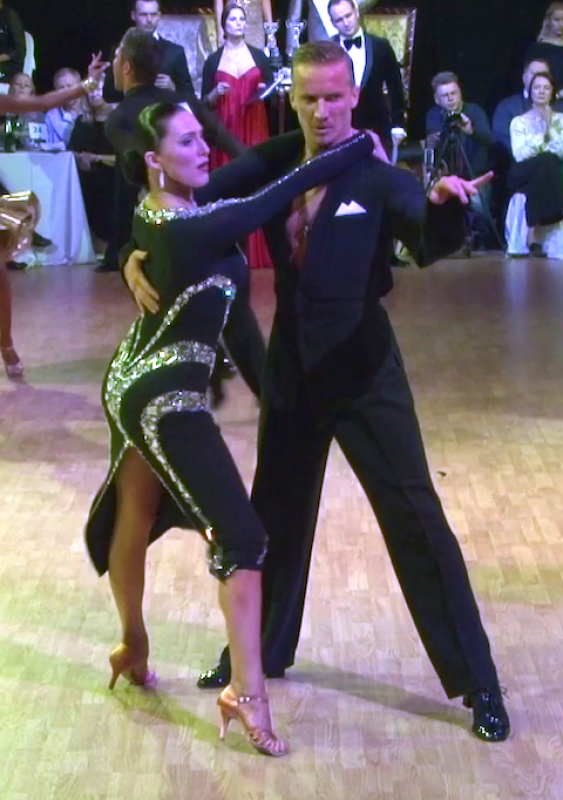 Олег Негров и Алина Жаруллина (фото: DanceSport.Ru)